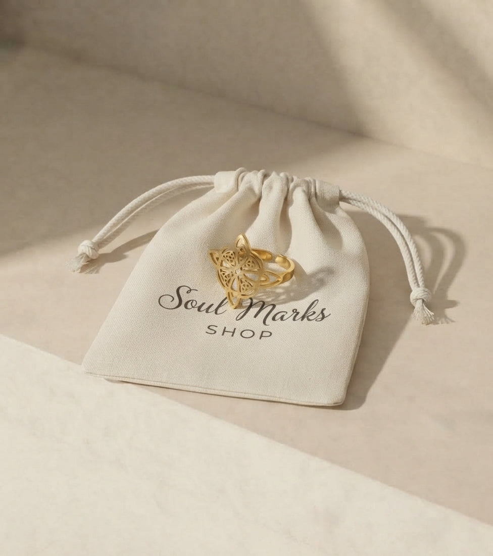 Anillo nudo celta dorado con bolsita de regalo Soul Marks